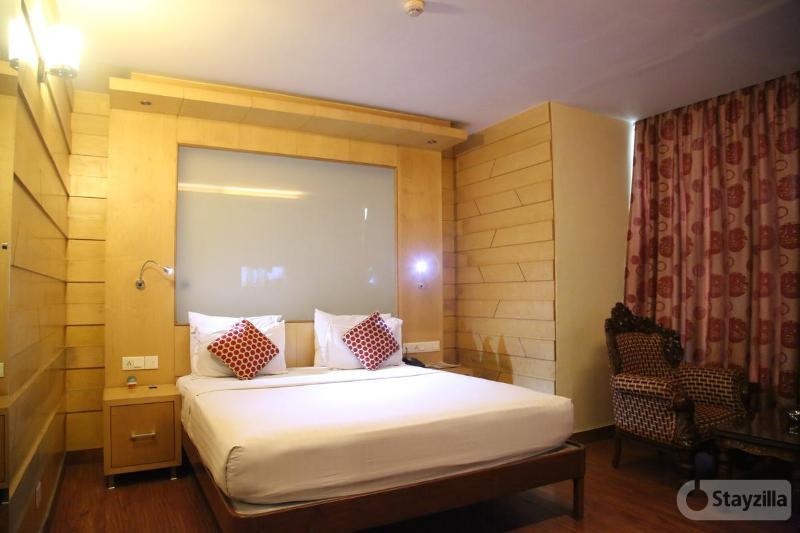 Hotel Emarald, New Delhi Exterior photo